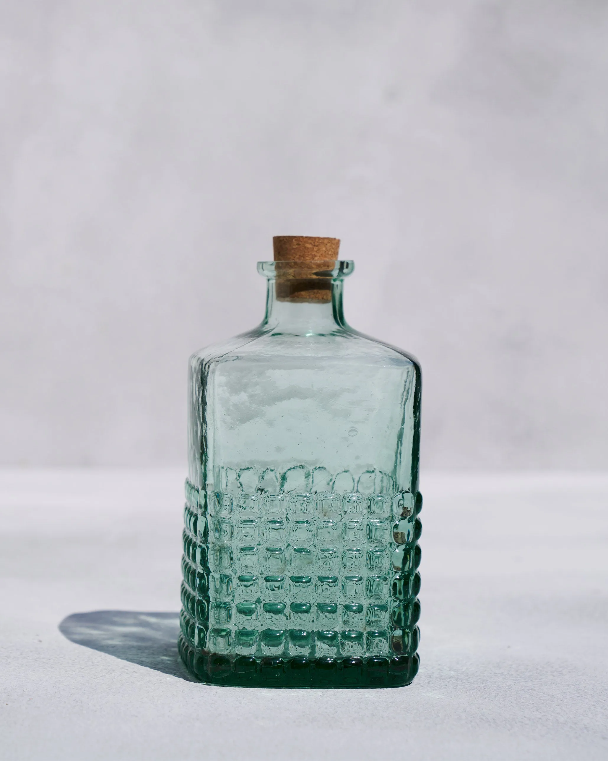Cubo Whiskey Decanter entry bench, shoe rack
