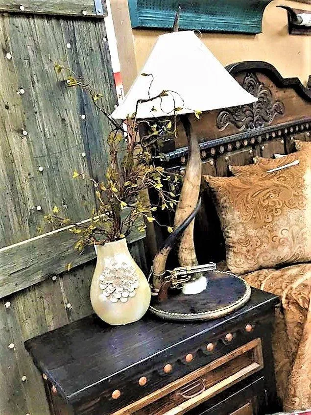 Double Steer Horn Tall Table Lamp