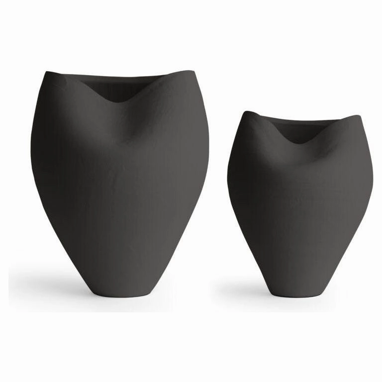 Emelio Vase