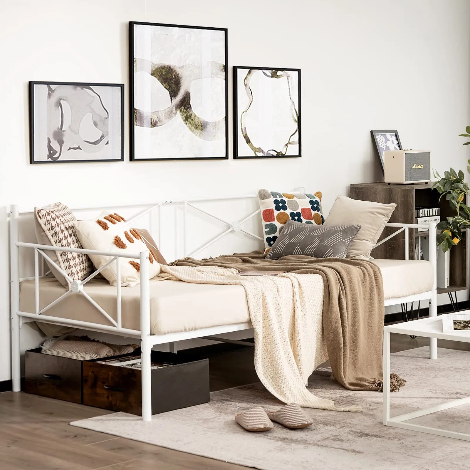Giantex Metal Daybed Frame Twin Size, for Living Room Bedroom Guest Room, Easy Assembly, Black & White