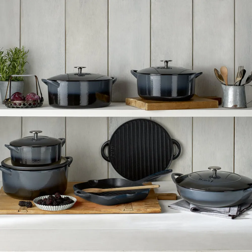Halo Cast Iron Round casserole dish, D26cm, Black