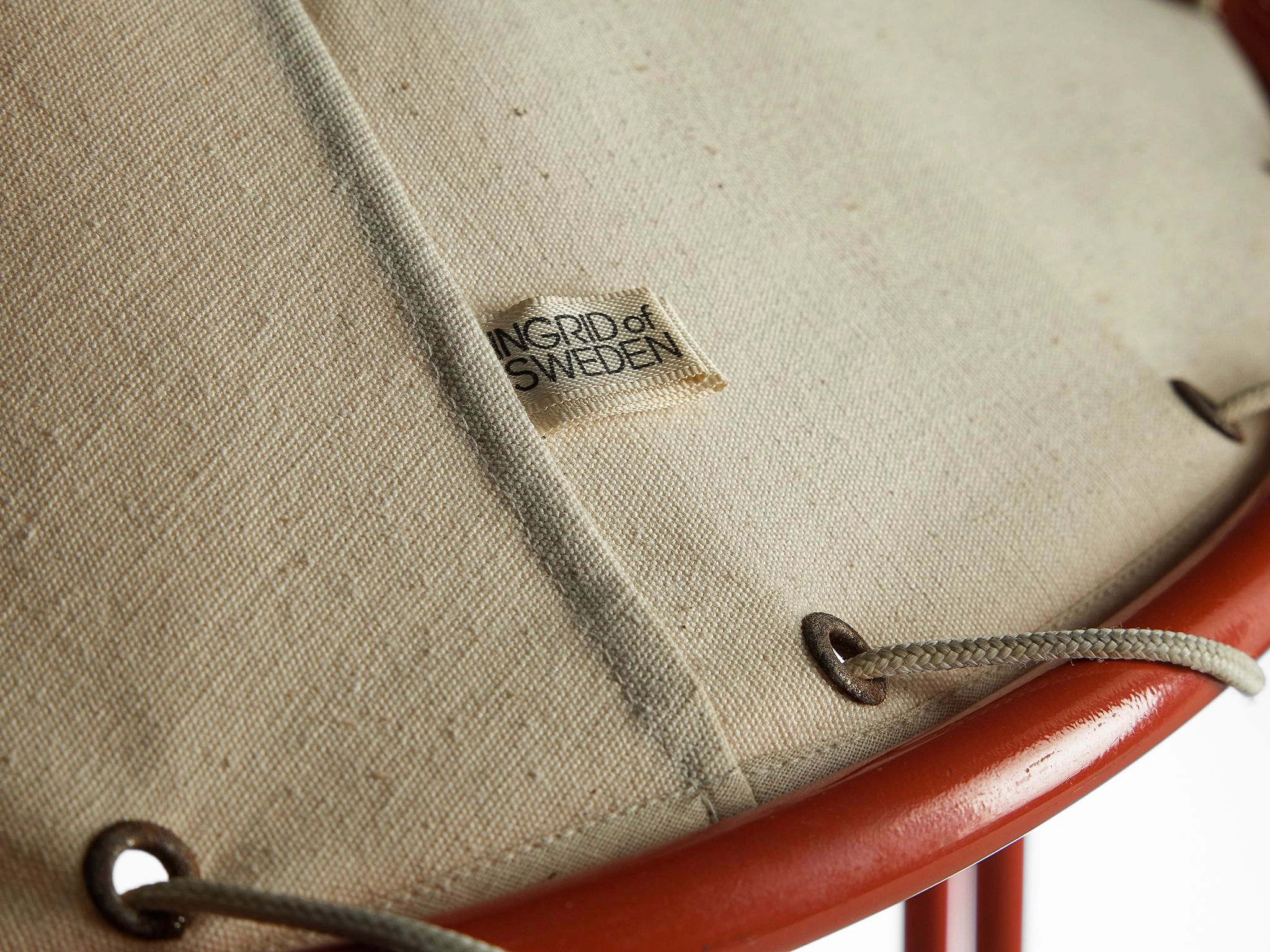 Ingrid of Sweden Table Lamp in Linen and Red Metal