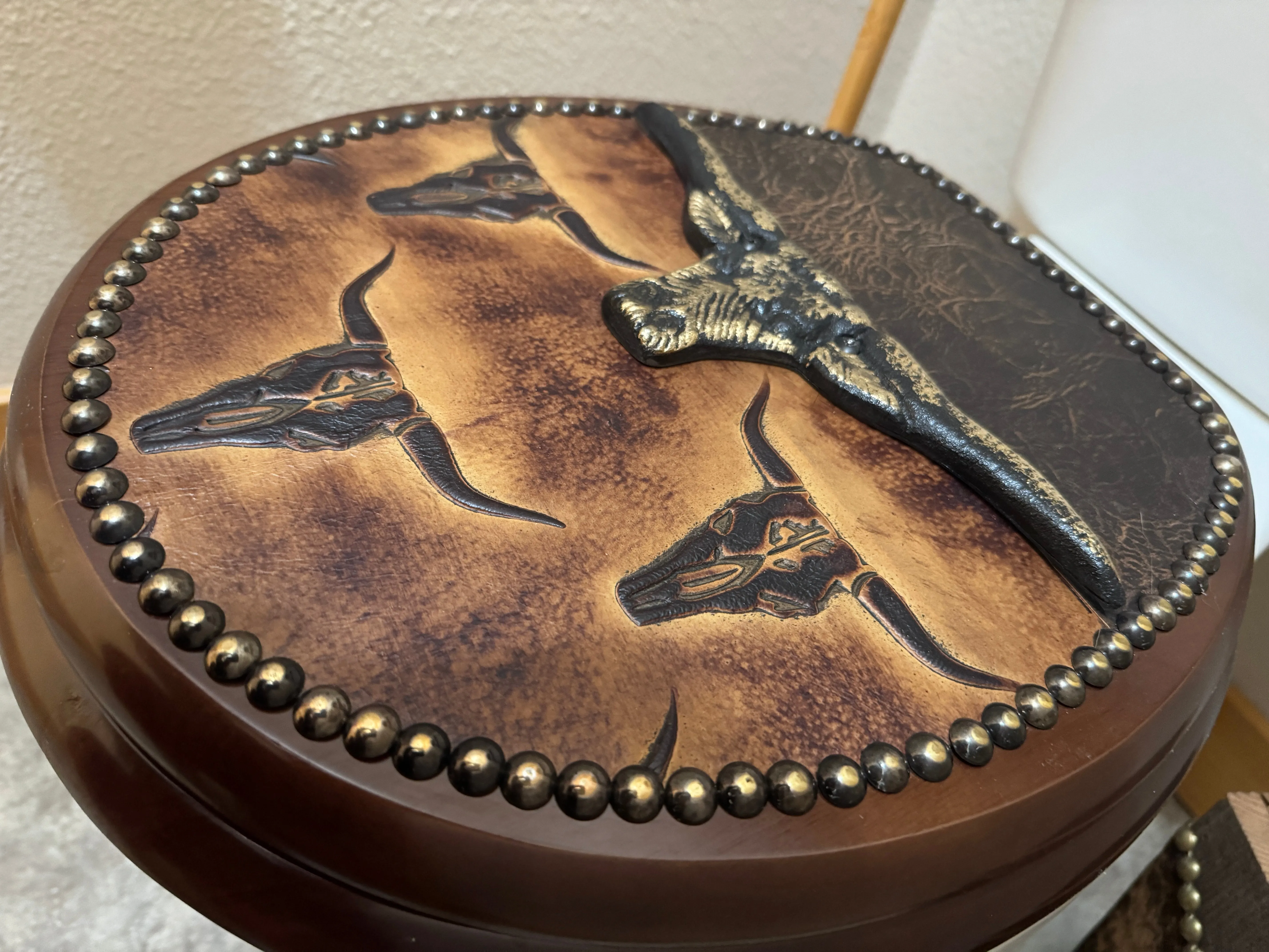 Longhorn & Leather Deco Toilet Seat