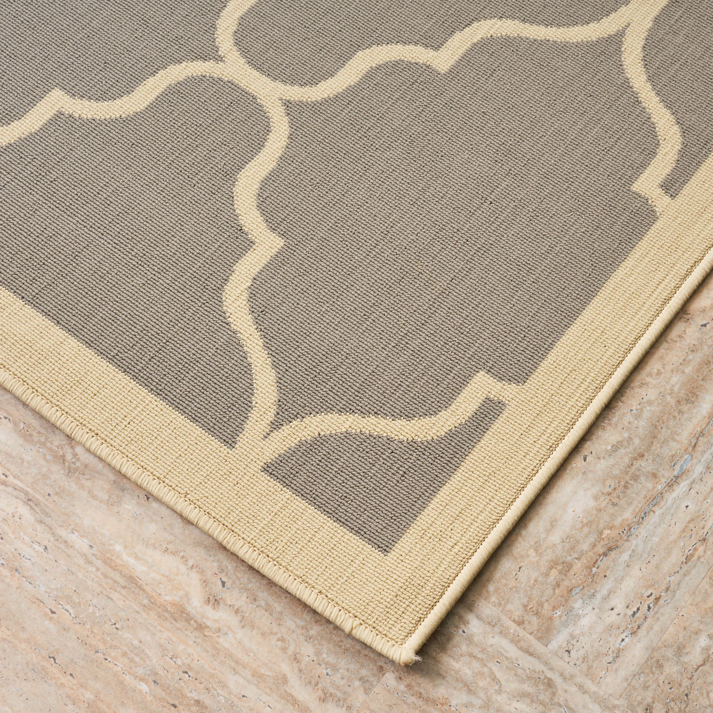 Outdoor Quatrefoil Gray and Ivory Rectangular Area Rug - NH919403