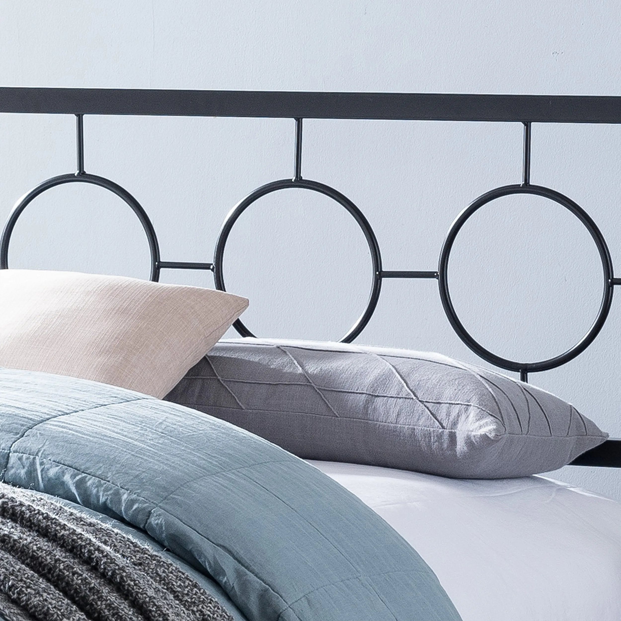 Queen-Size Geometric Platform Bed Frame, Iron, Modern,  Low-Profile - NH585703