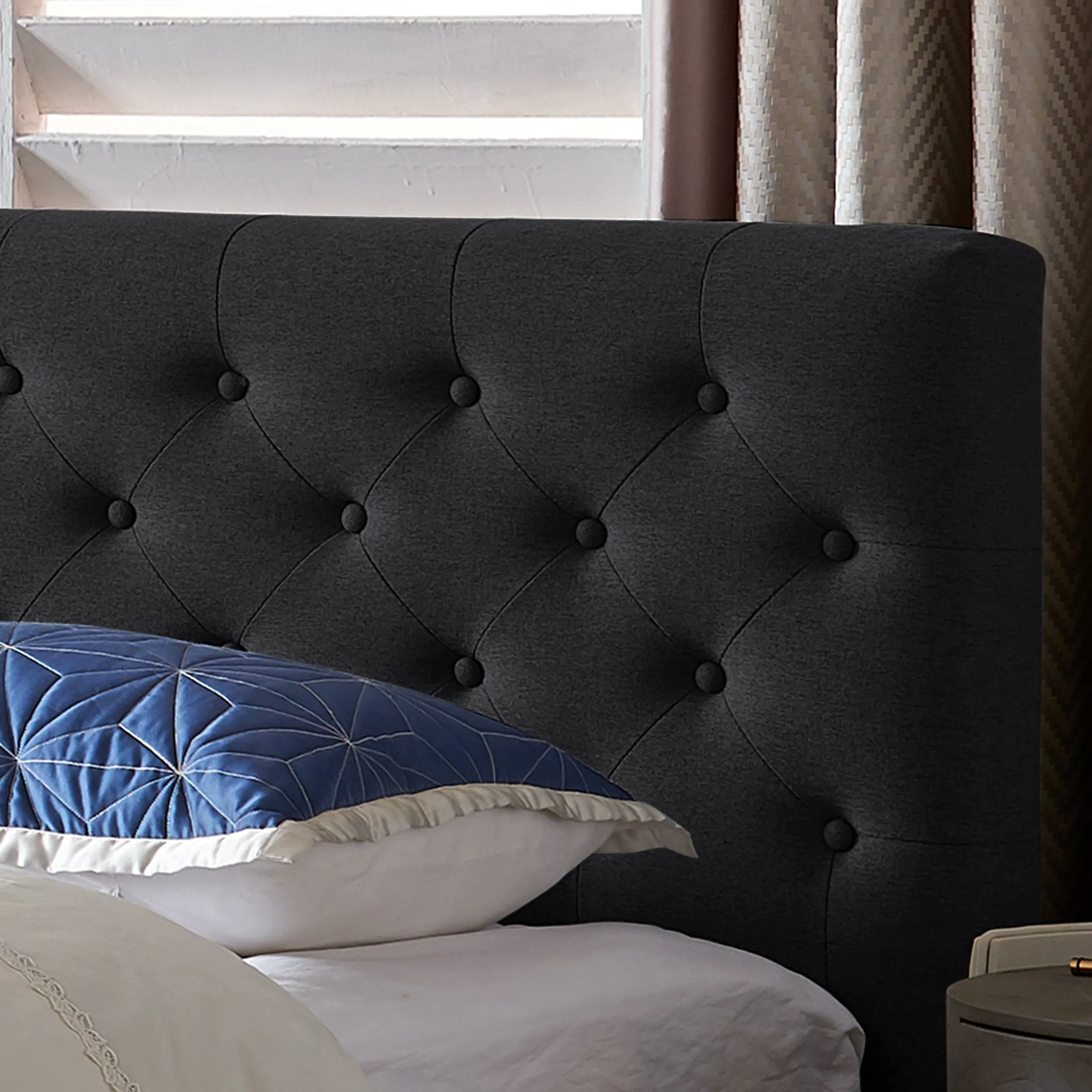 Upholstered Platform Bed - NH736113