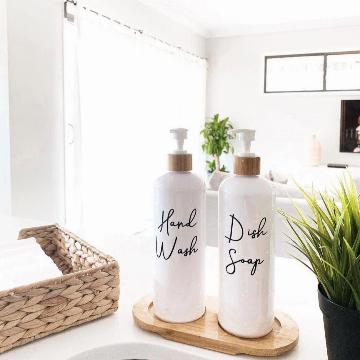 White Plastic Pump Bottles with Bamboo Tray - 500ml Figurines,Decorative Ornaments